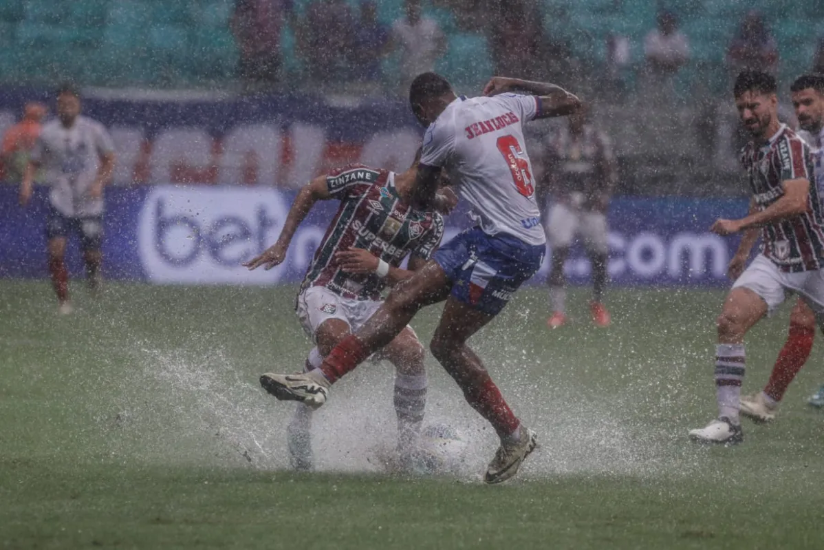 Chuva durante o jogo de Bahia e Fluminense na Arena Fonte Nova. Foto: reprodução