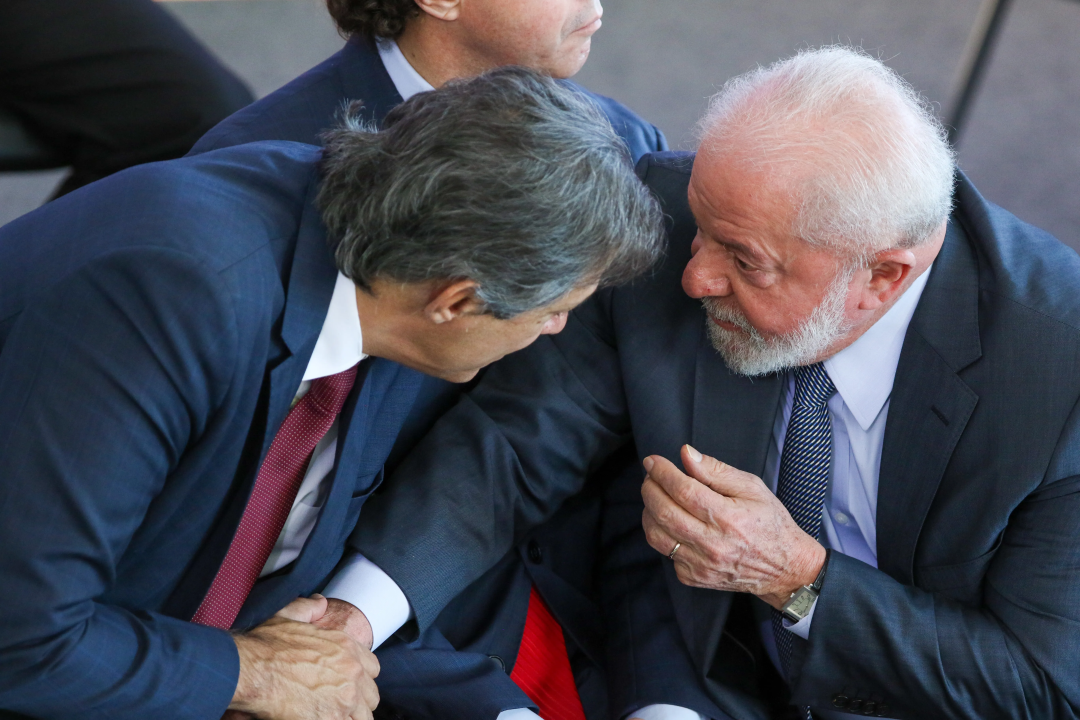Haddad confronta Lula, defende diálogo com congresso e destaca combate a fraudes bilionárias