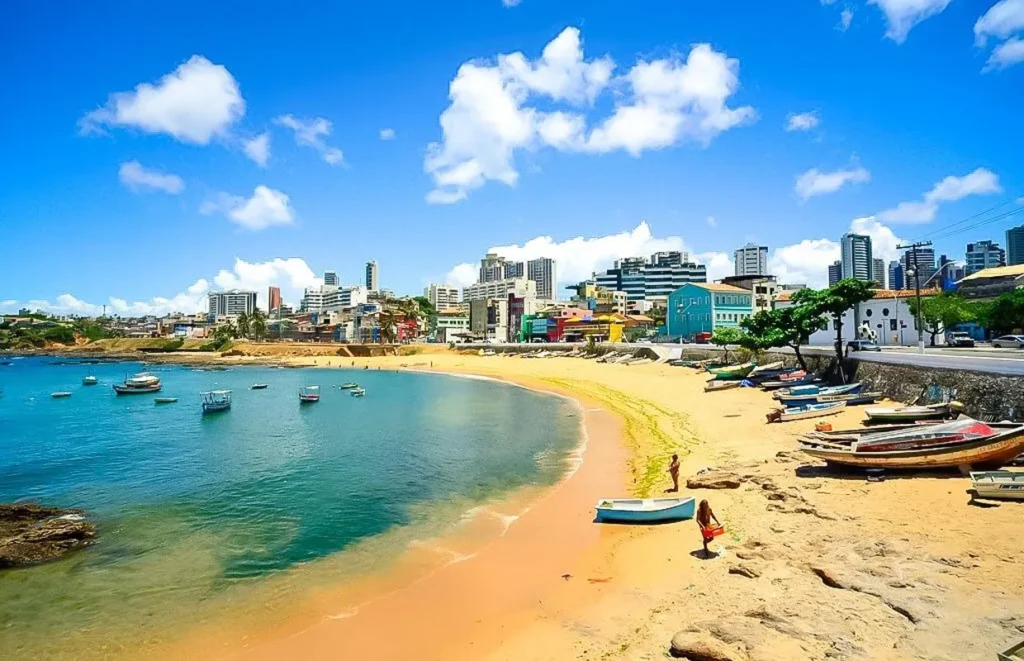 Descubra as praias do Rio Vermelho em Salvador: o que esperar durante a visita